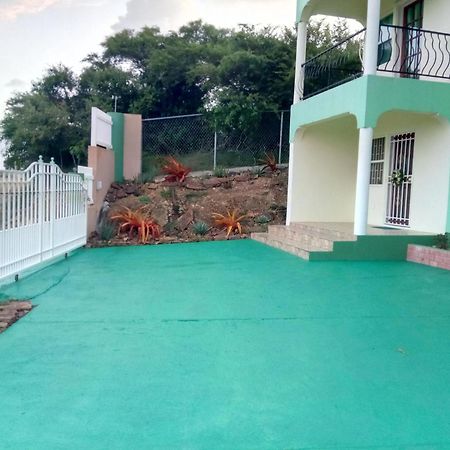 Zeus Estate Guesthouse セントジョンズ エクステリア 写真