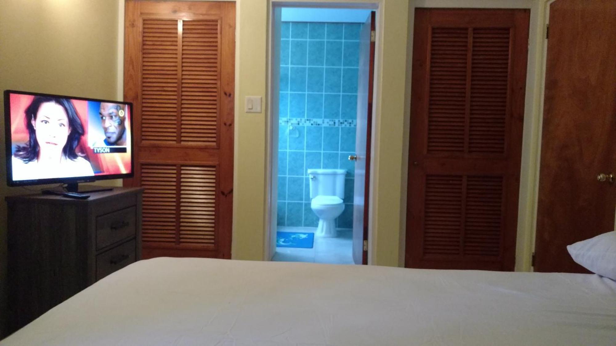 Zeus Estate Guesthouse セントジョンズ エクステリア 写真