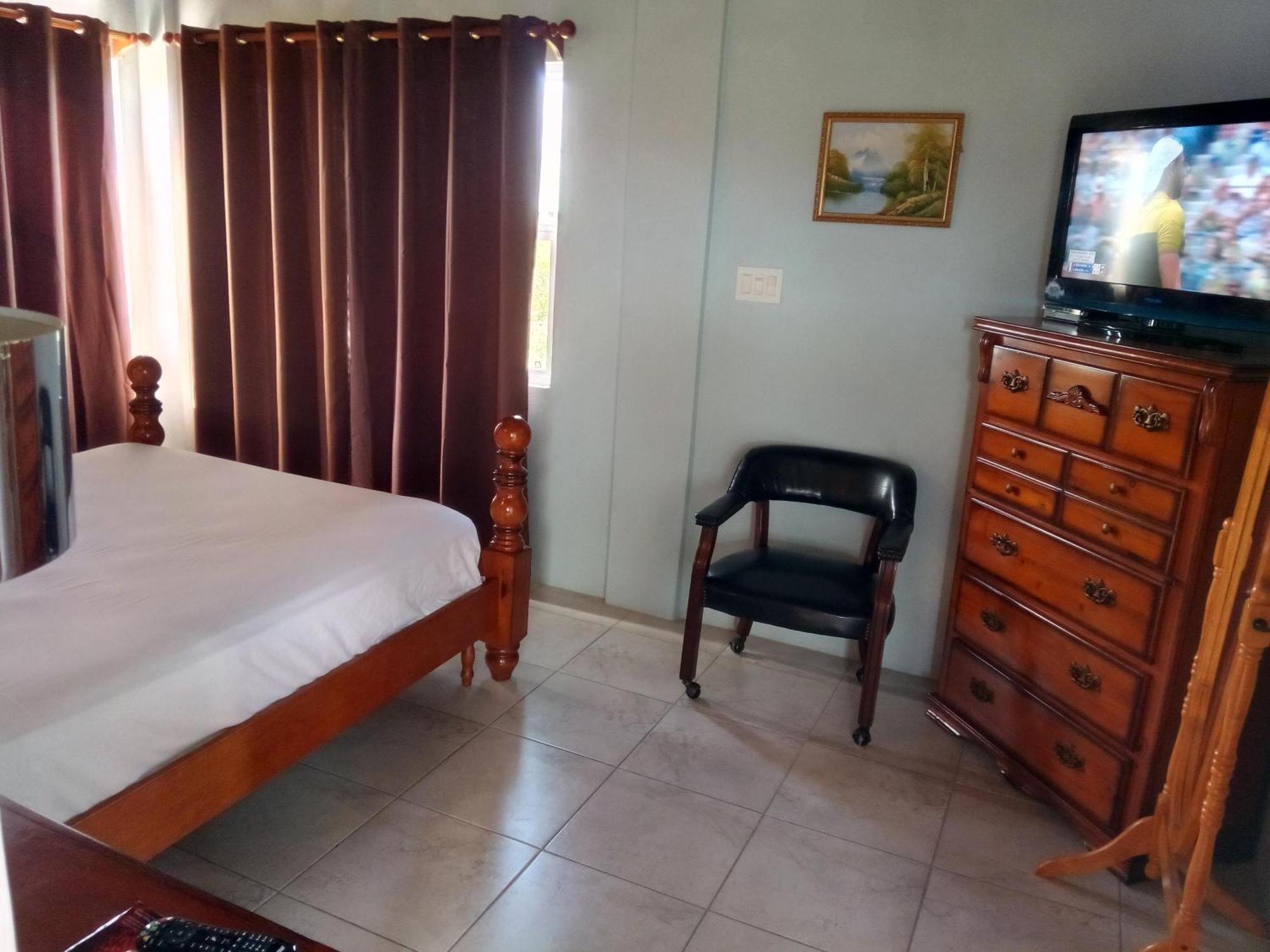 Zeus Estate Guesthouse セントジョンズ エクステリア 写真